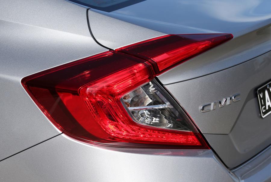 Детали экстерьера Honda Civic VTi Sedan (FC) 2019 года  (AU) (фото 6 из 35)